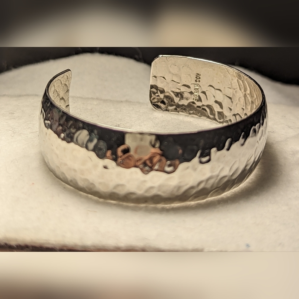 Sarah Coventry Bracelet Hammered Silver Tone Cuff statement Hardware vintage